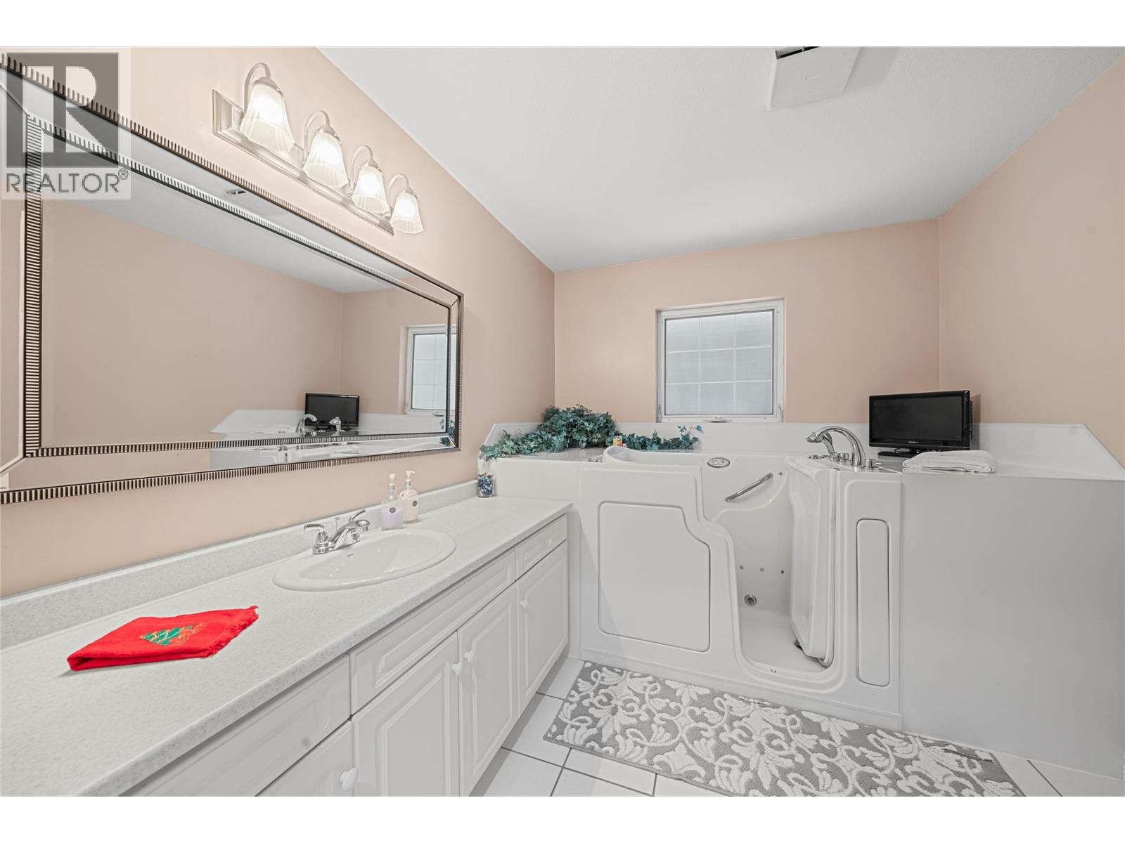 2421 Mount Tuam Crescent, Sorrento, British Columbia  V0E 2W2 - Photo 24 - 10380905