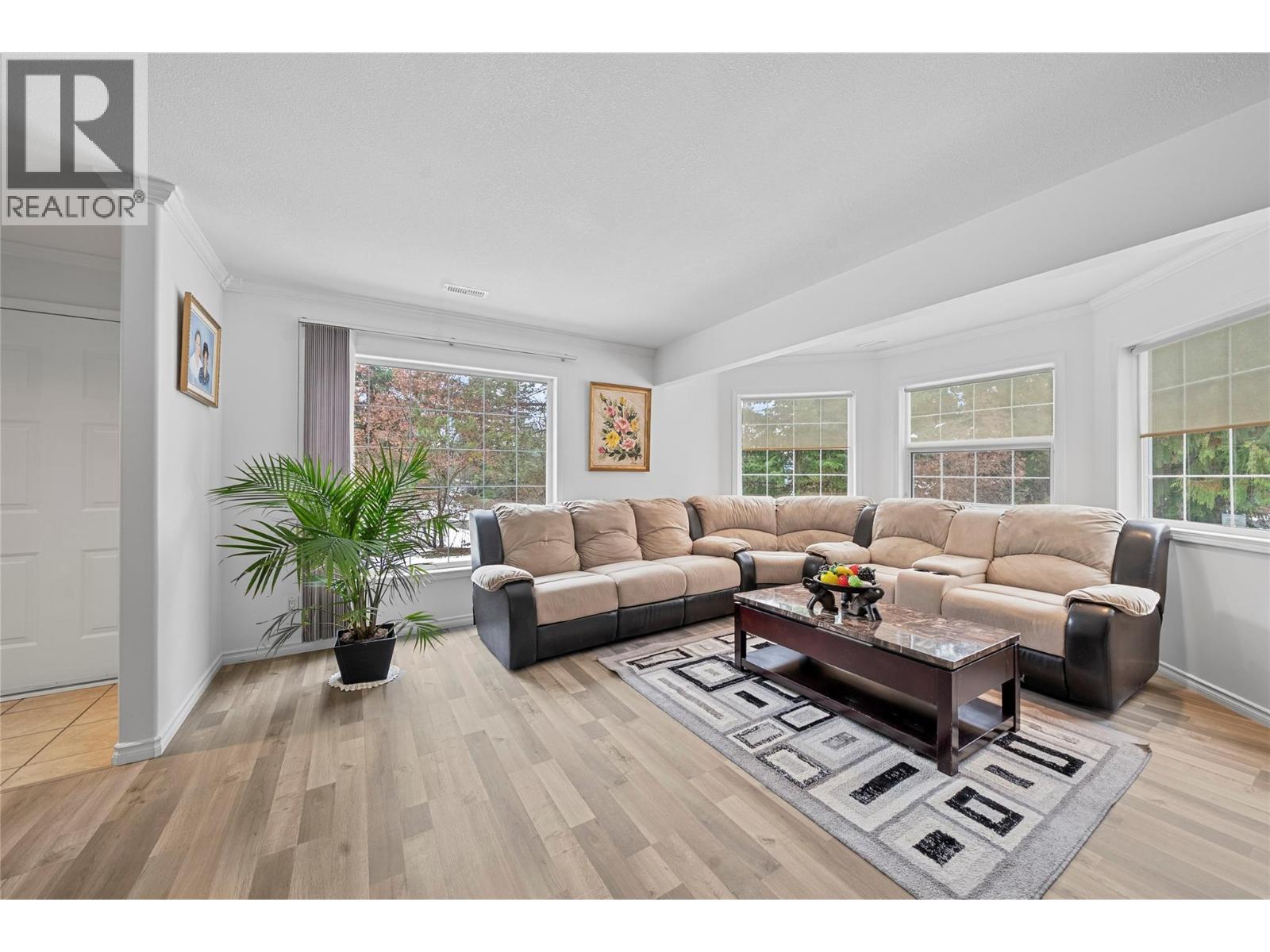 2421 Mount Tuam Crescent, Sorrento, British Columbia  V0E 2W2 - Photo 4 - 10380905