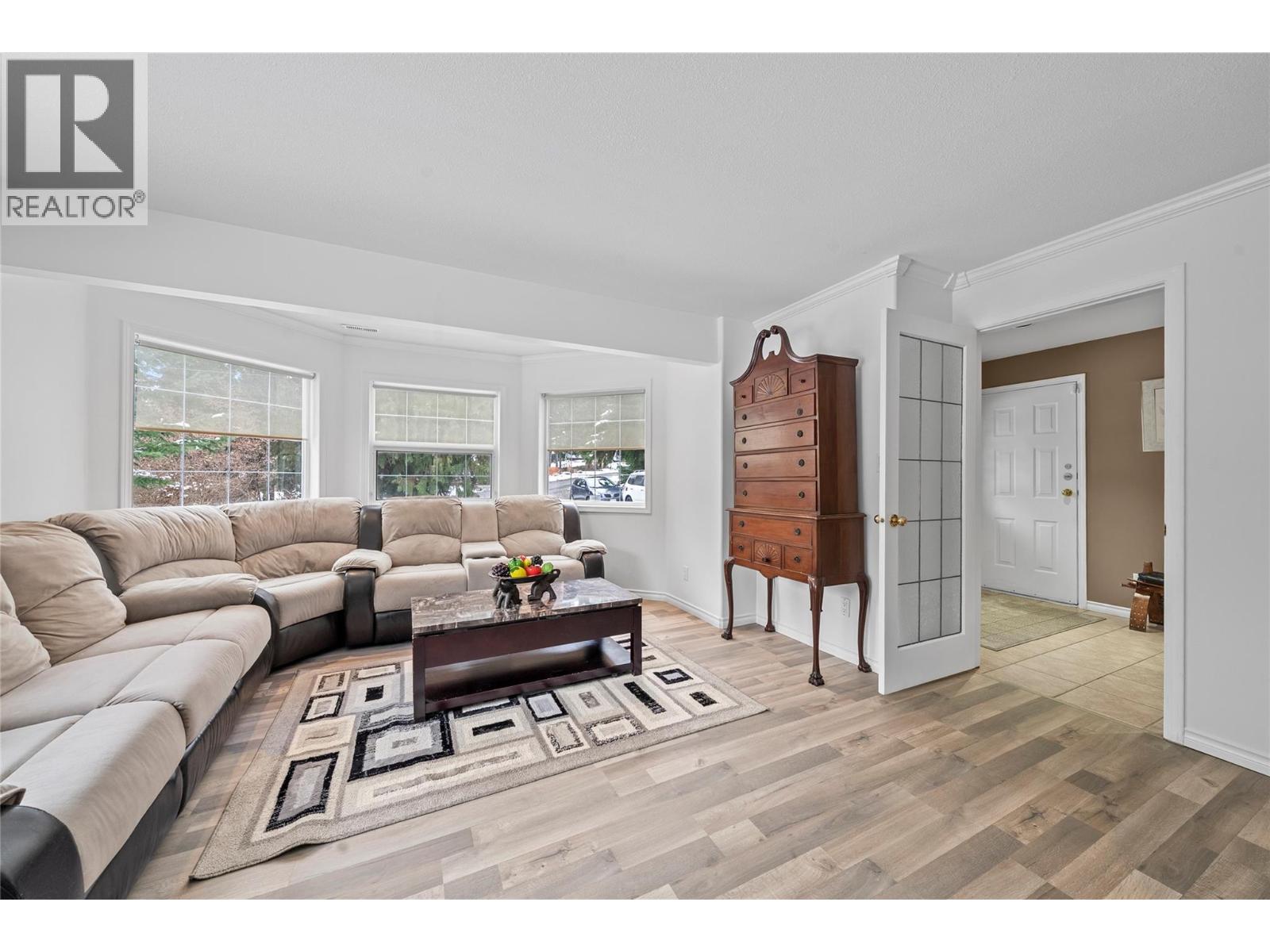 2421 Mount Tuam Crescent, Sorrento, British Columbia  V0E 2W2 - Photo 5 - 10380905