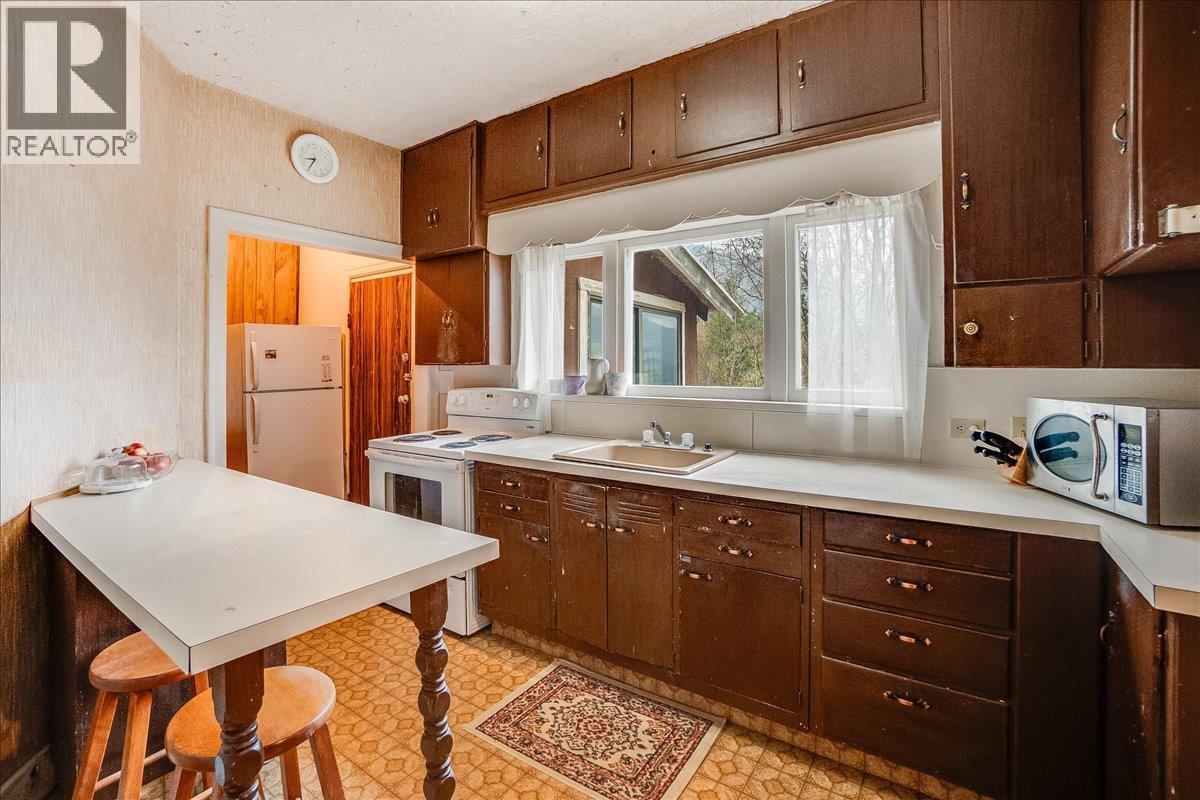 1107 Robertson Avenue, Nelson, British Columbia  V1L 1C2 - Photo 38 - 10381969