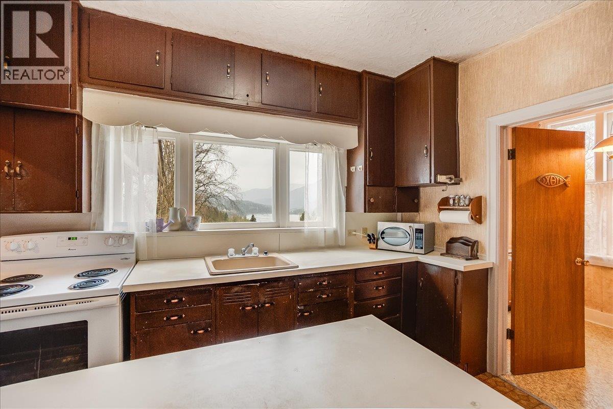 1107 Robertson Avenue, Nelson, British Columbia  V1L 1C2 - Photo 39 - 10381969