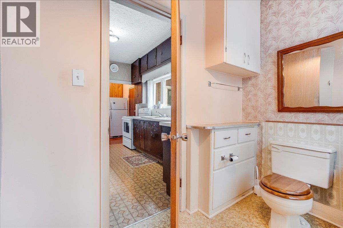 1107 Robertson Avenue, Nelson, British Columbia  V1L 1C2 - Photo 41 - 10381969