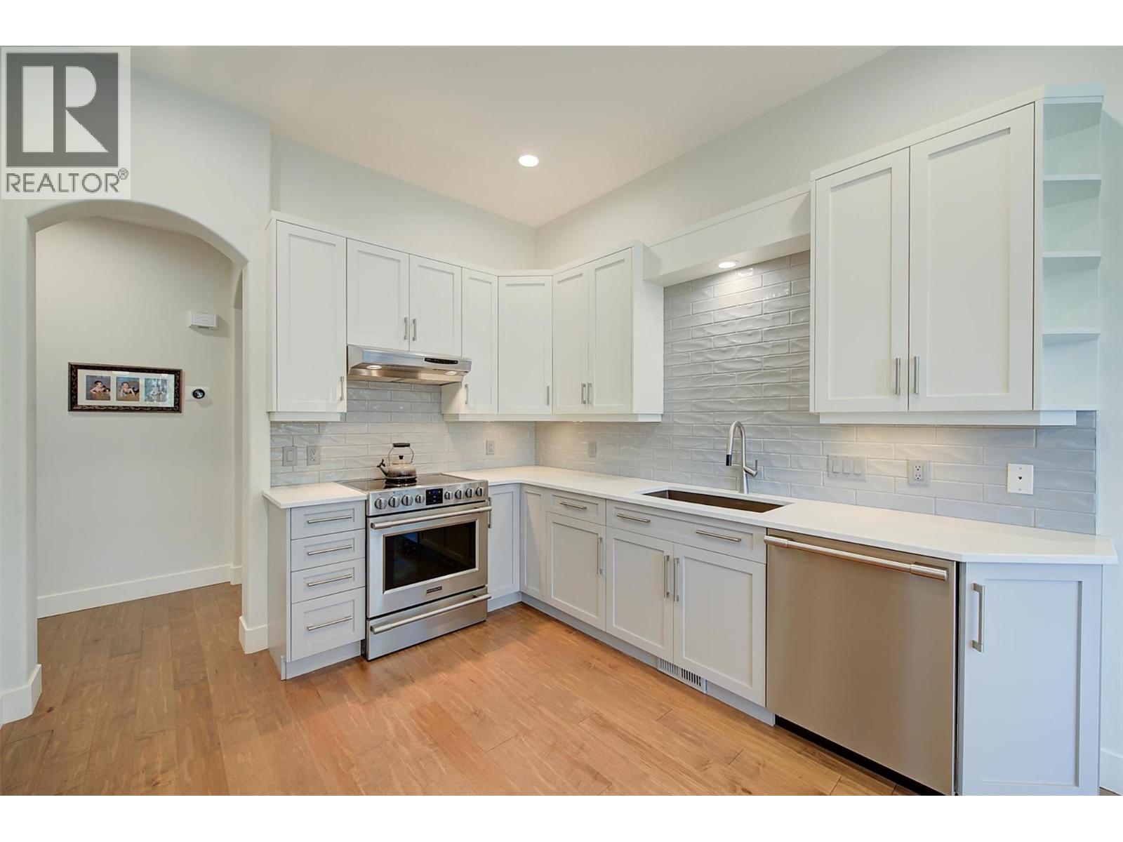 4048 Gallaghers Terrace, Kelowna, British Columbia  V1W 3Z8 - Photo 6 - 10381546