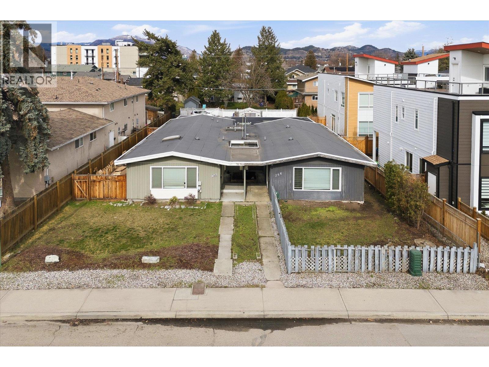 740 & 746 Raymer Avenue, Kelowna, British Columbia  V1Y 4Z8 - Photo 1 - 10381957