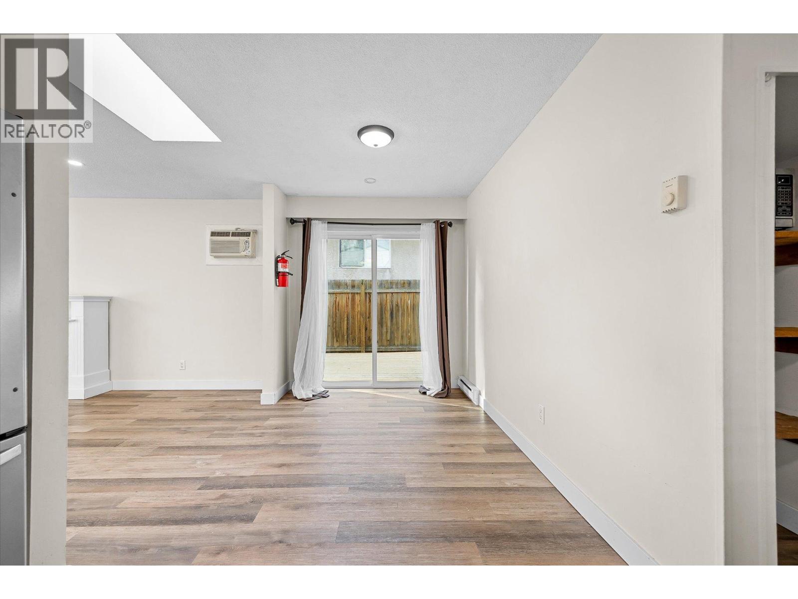 740 & 746 Raymer Avenue, Kelowna, British Columbia  V1Y 4Z8 - Photo 12 - 10381957