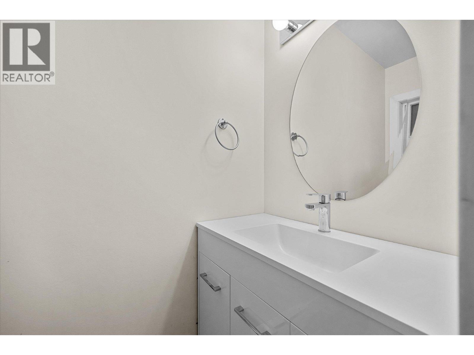 740 & 746 Raymer Avenue, Kelowna, British Columbia  V1Y 4Z8 - Photo 15 - 10381957