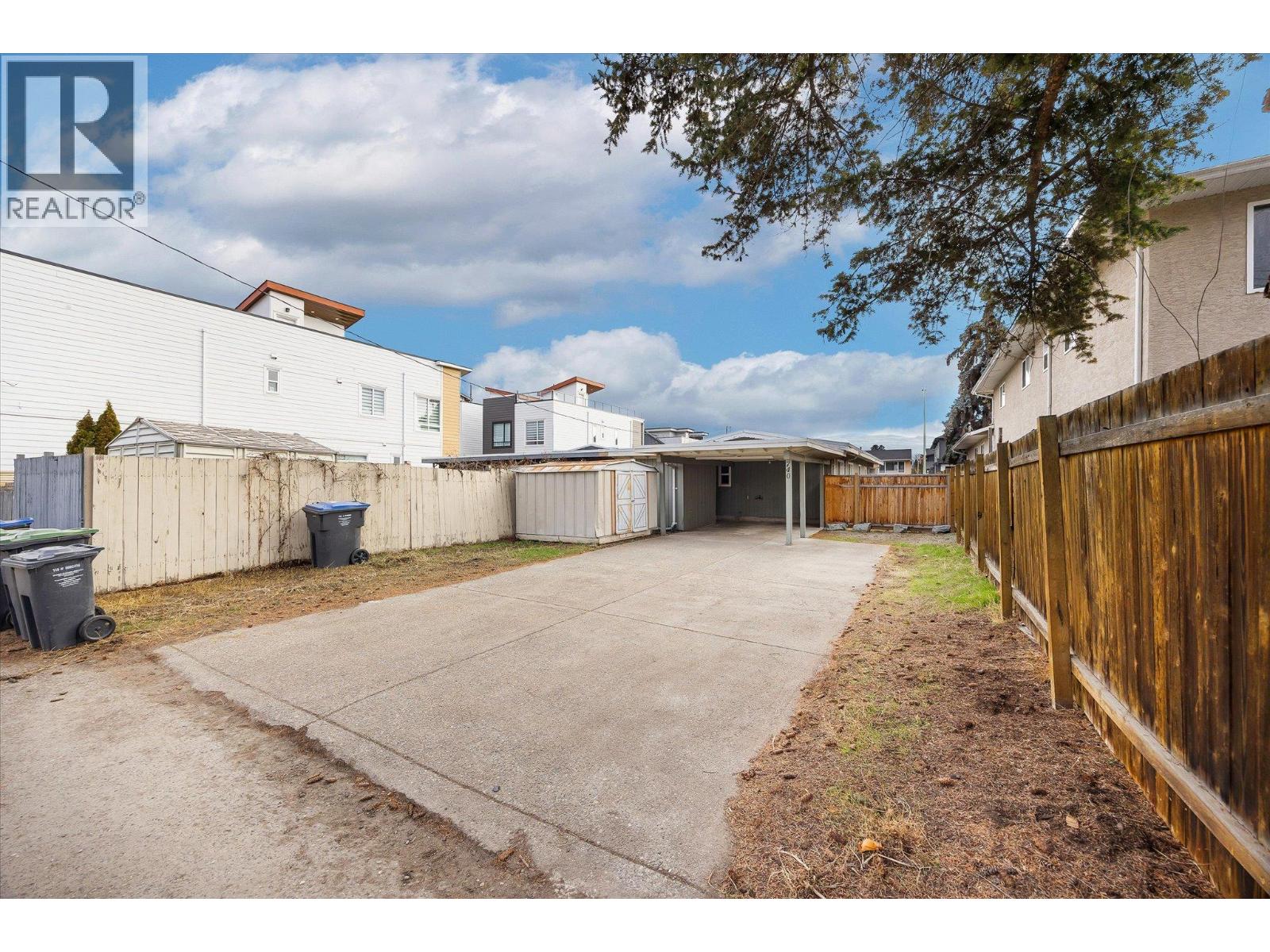740 & 746 Raymer Avenue, Kelowna, British Columbia  V1Y 4Z8 - Photo 27 - 10381957