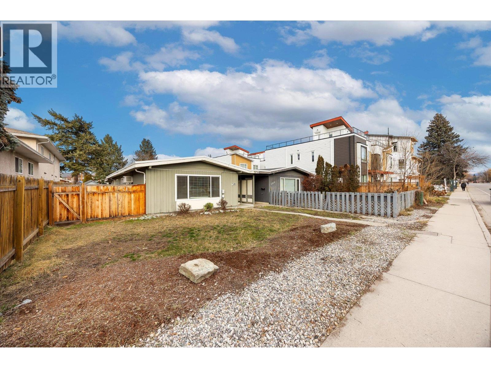 740 & 746 Raymer Avenue, Kelowna, British Columbia  V1Y 4Z8 - Photo 28 - 10381957