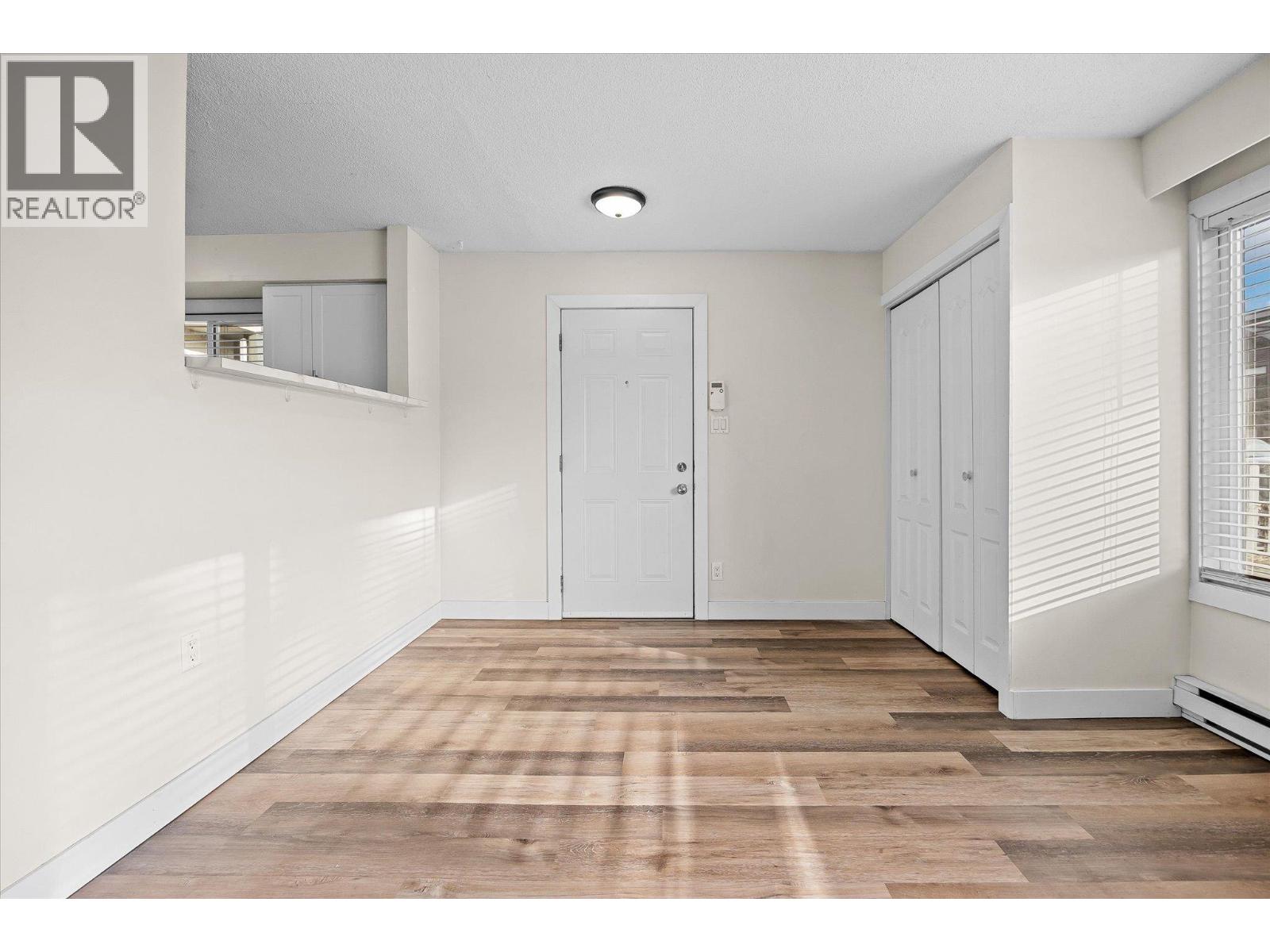 740 & 746 Raymer Avenue, Kelowna, British Columbia  V1Y 4Z8 - Photo 4 - 10381957