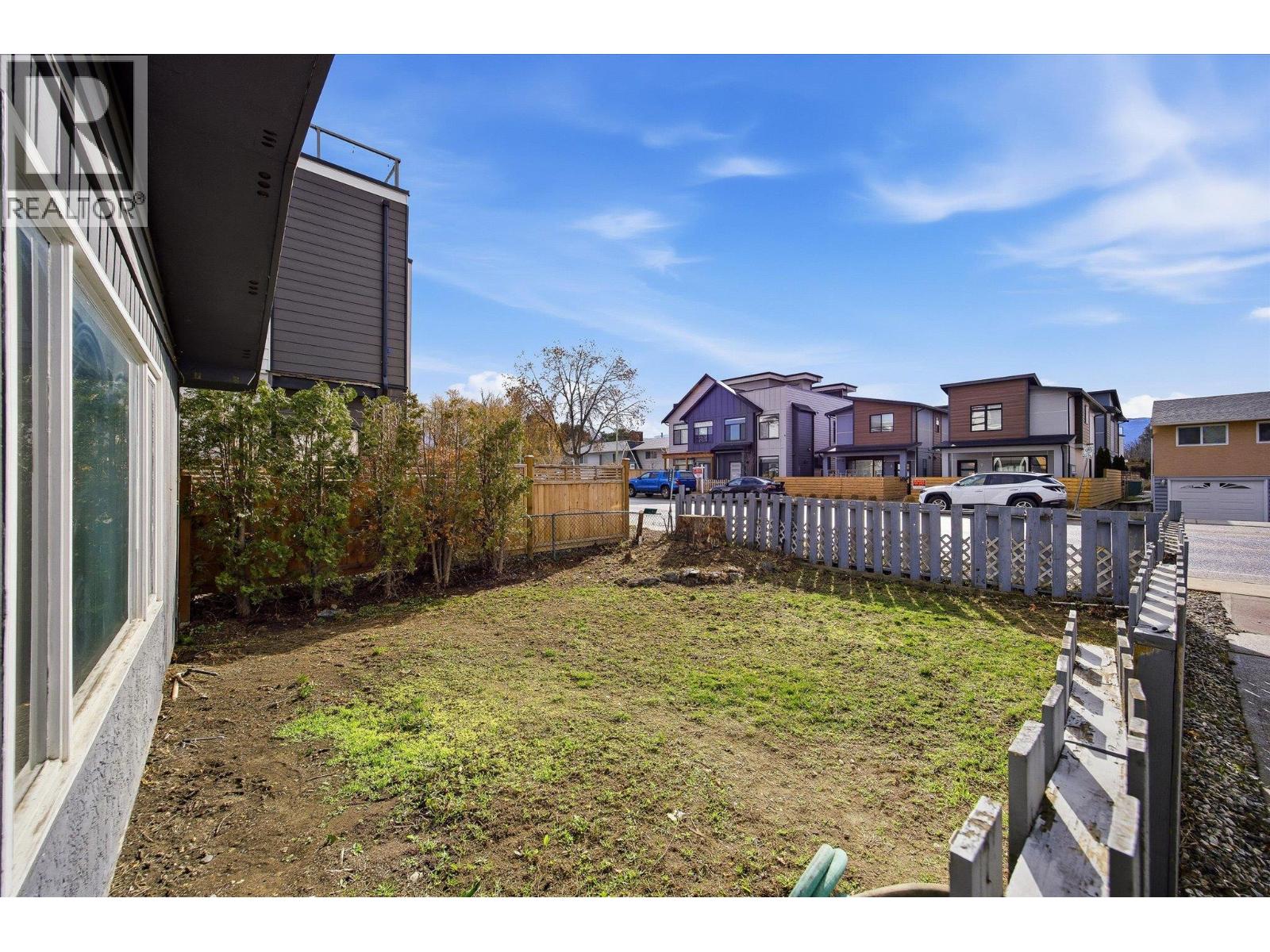 740 & 746 Raymer Avenue, Kelowna, British Columbia  V1Y 4Z8 - Photo 49 - 10381957