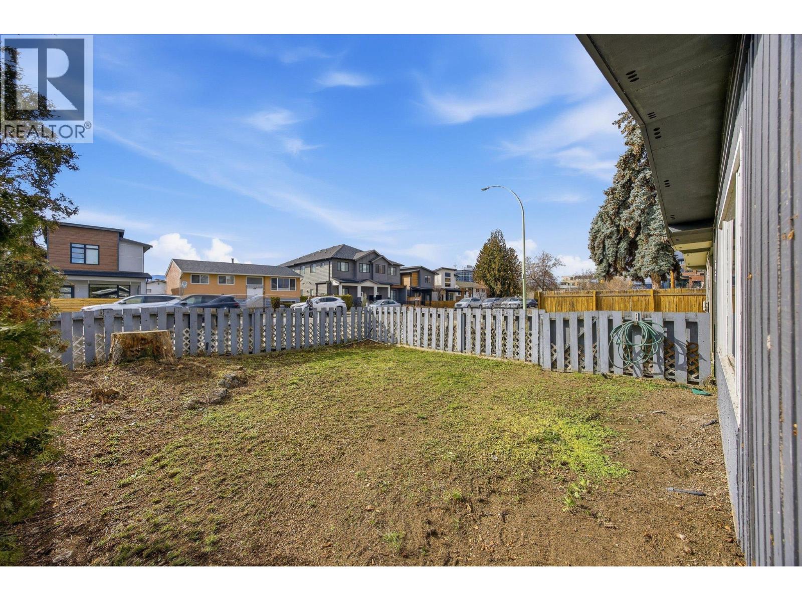 740 & 746 Raymer Avenue, Kelowna, British Columbia  V1Y 4Z8 - Photo 50 - 10381957