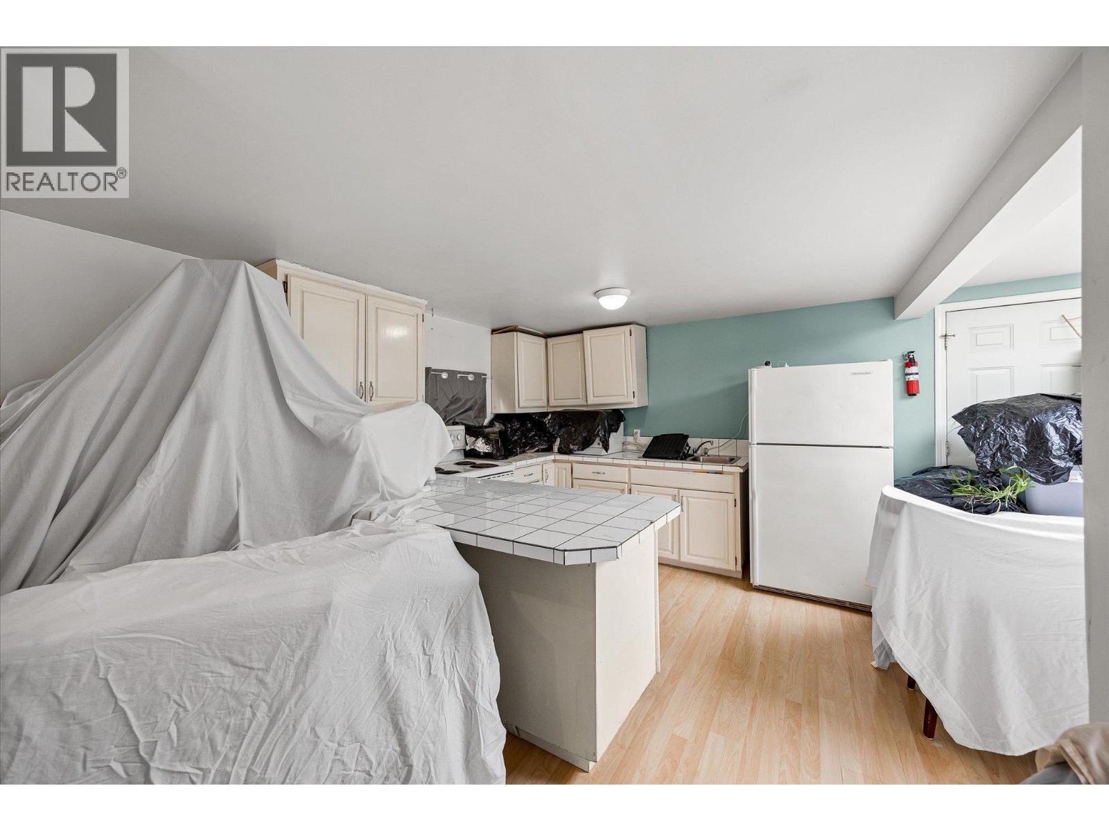 740 & 746 Raymer Avenue, Kelowna, British Columbia  V1Y 4Z8 - Photo 58 - 10381957