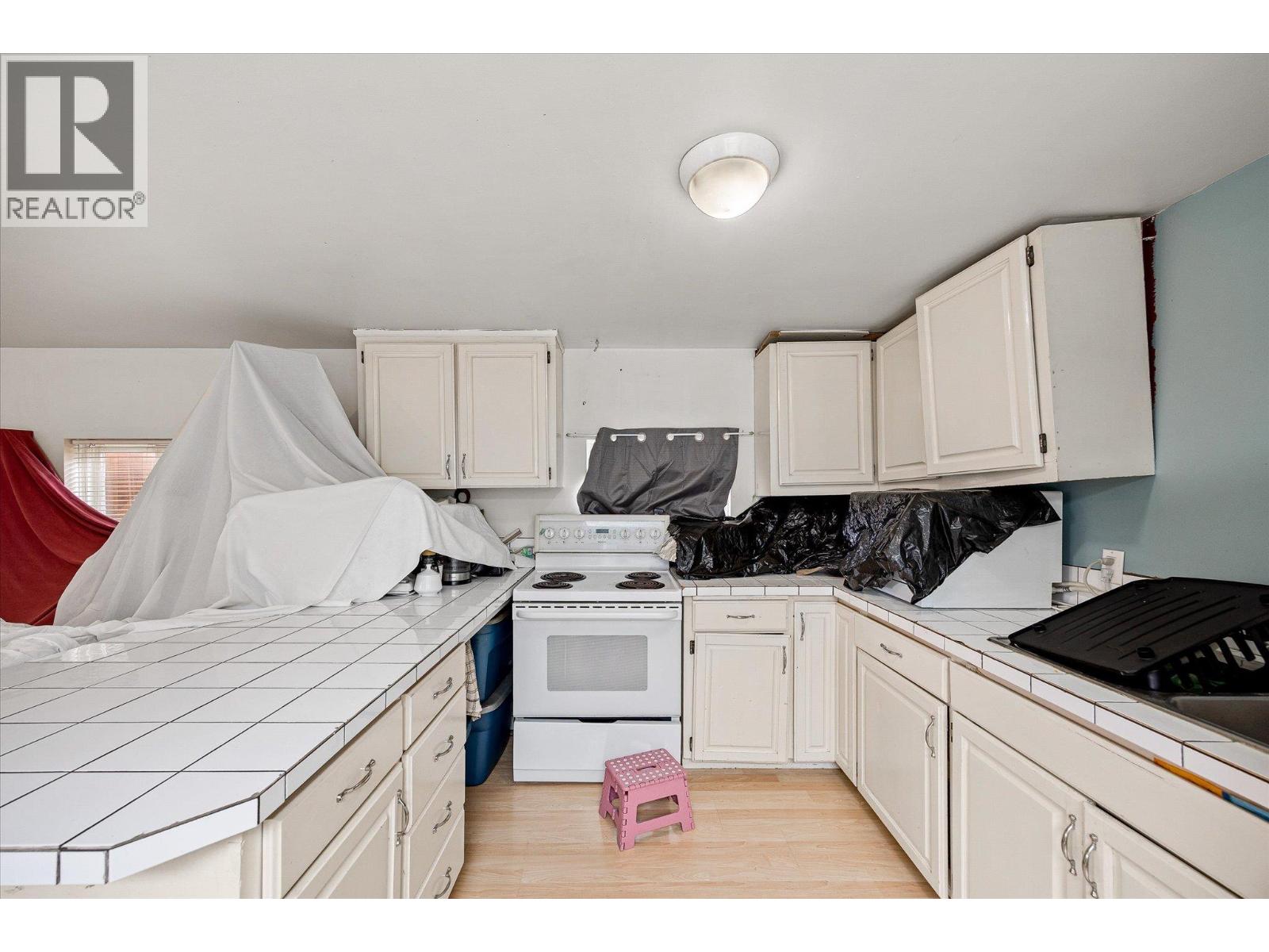 740 & 746 Raymer Avenue, Kelowna, British Columbia  V1Y 4Z8 - Photo 59 - 10381957