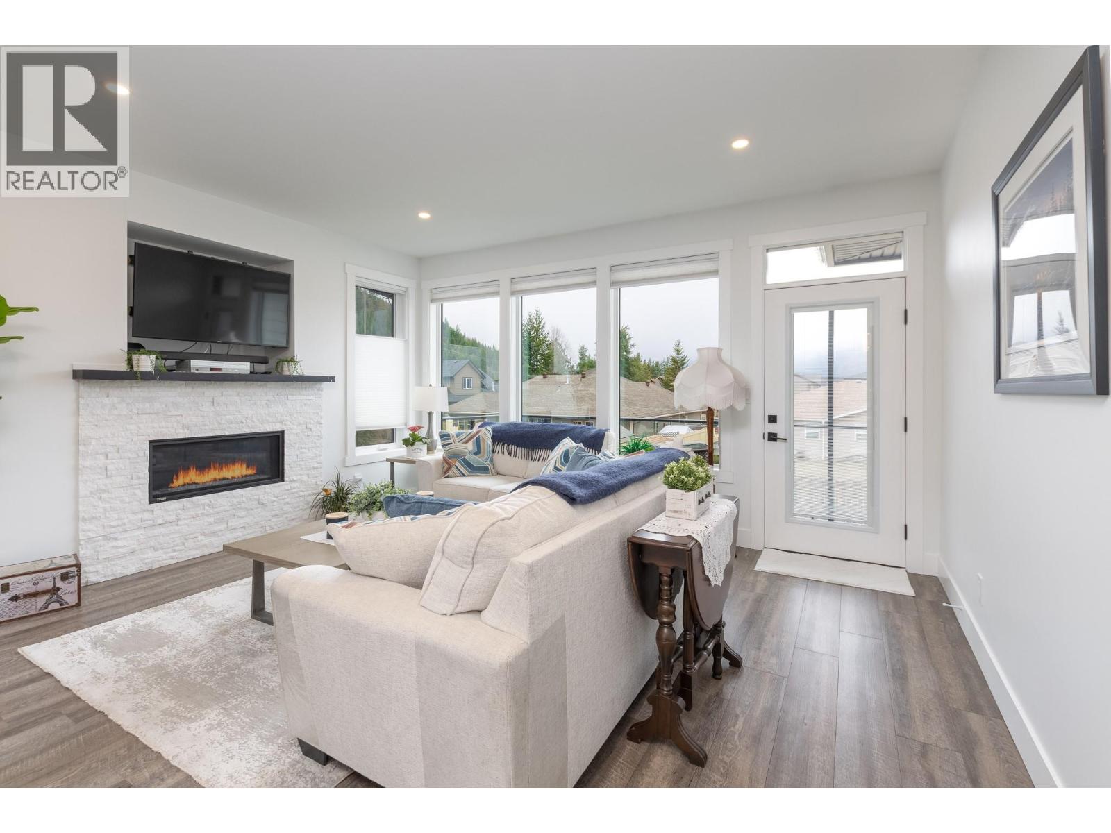 1441 20 Avenue Se Unit# 4, Salmon Arm, British Columbia  V1E 2M9 - Photo 3 - 10381754