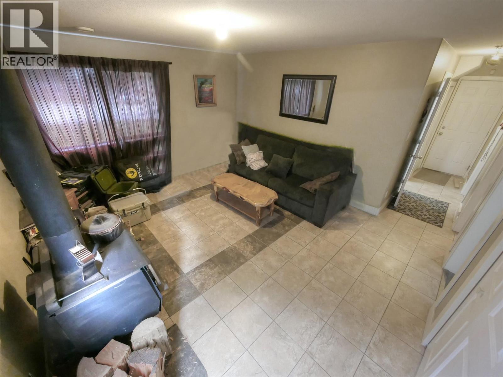 644 8th Street, Castlegar, British Columbia  V1N 4X1 - Photo 11 - 10381927