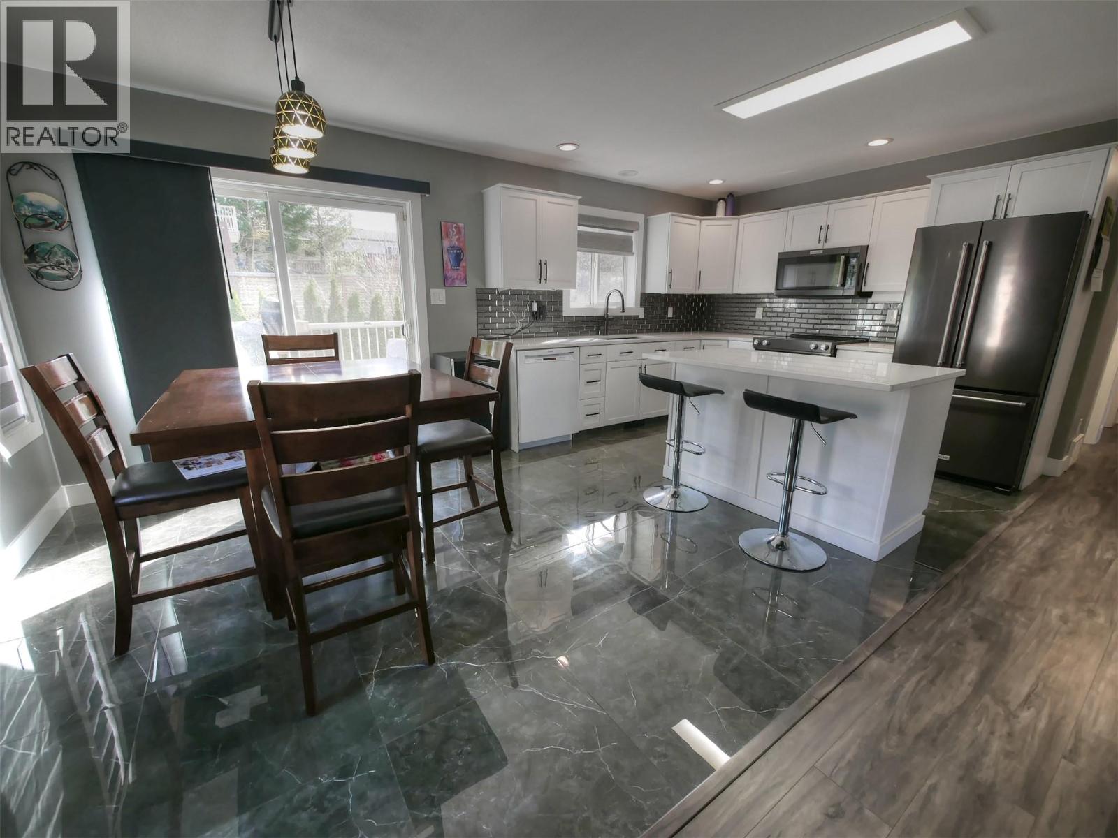 644 8th Street, Castlegar, British Columbia  V1N 4X1 - Photo 2 - 10381927