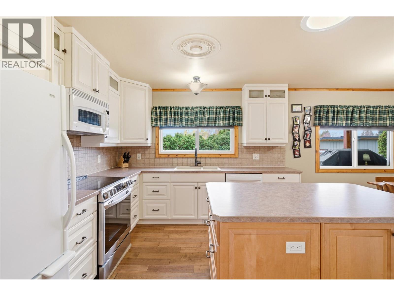 1641 Mountain Avenue, Kelowna, British Columbia  V1Y 7H7 - Photo 7 - 10381436