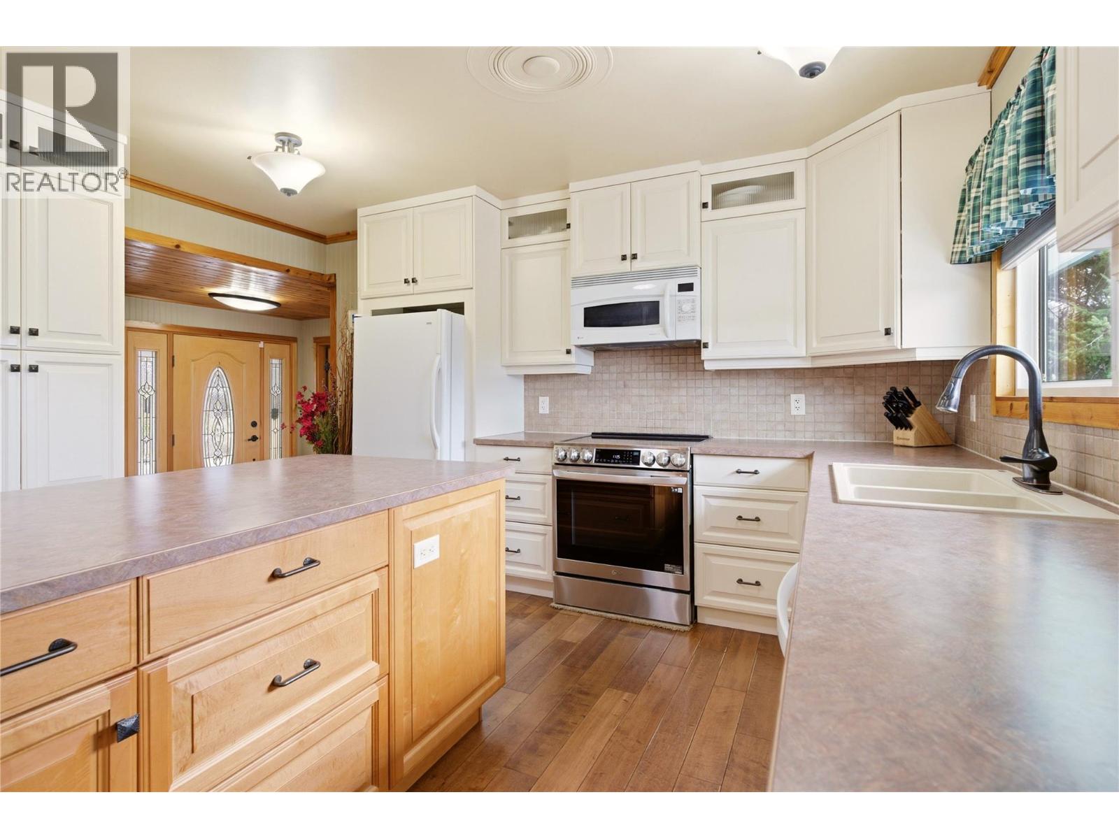 1641 Mountain Avenue, Kelowna, British Columbia  V1Y 7H7 - Photo 9 - 10381436