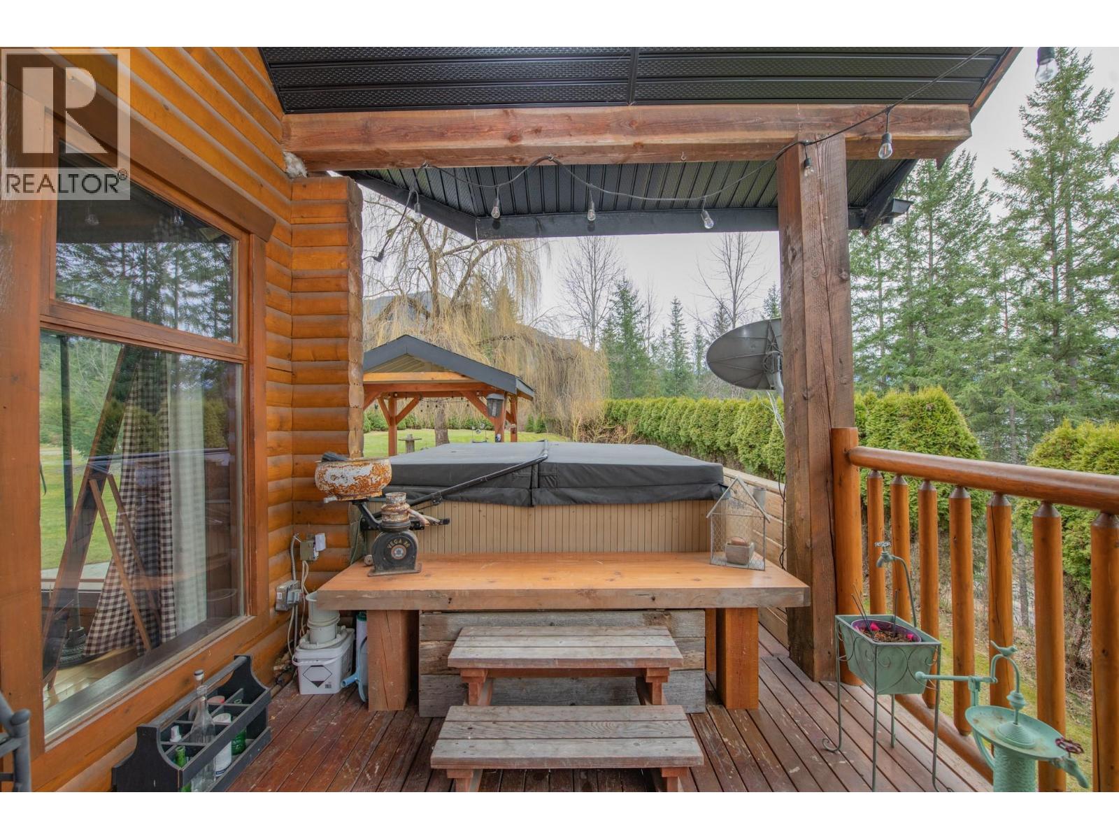 1495 6 Highway, Nakusp, British Columbia  V0G 1R1 - Photo 2 - 10381274