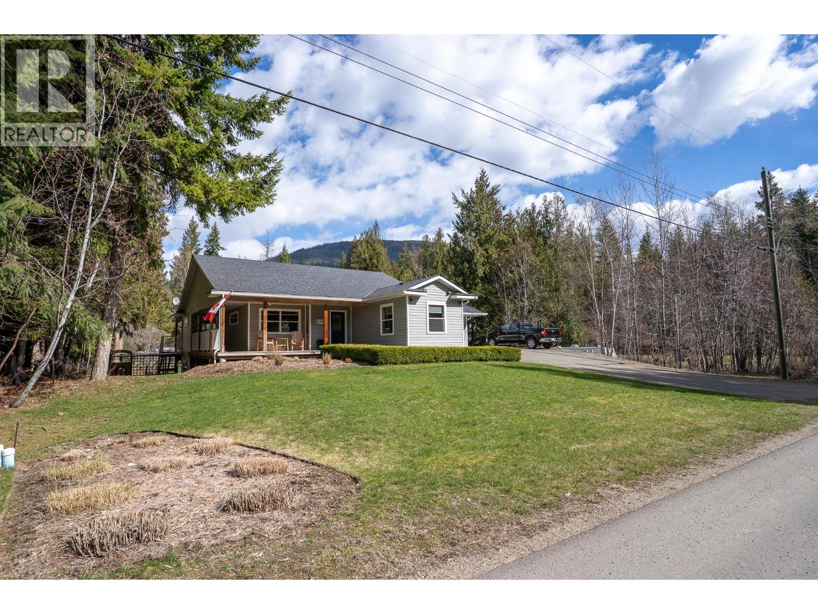 2399 Hillen Crescent, Magna Bay, British Columbia  V0E 1M7 - Photo 1 - 10382048