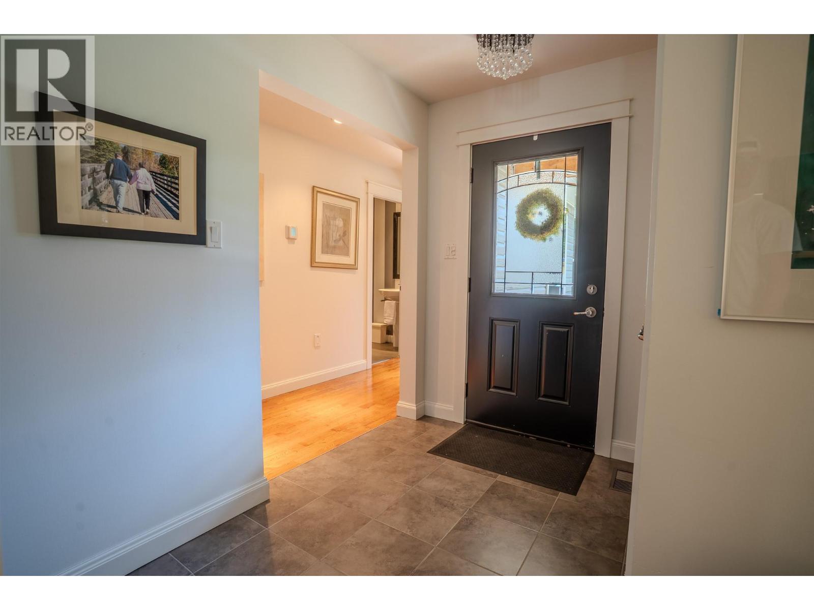 2399 Hillen Crescent, Magna Bay, British Columbia  V0E 1M7 - Photo 4 - 10382048