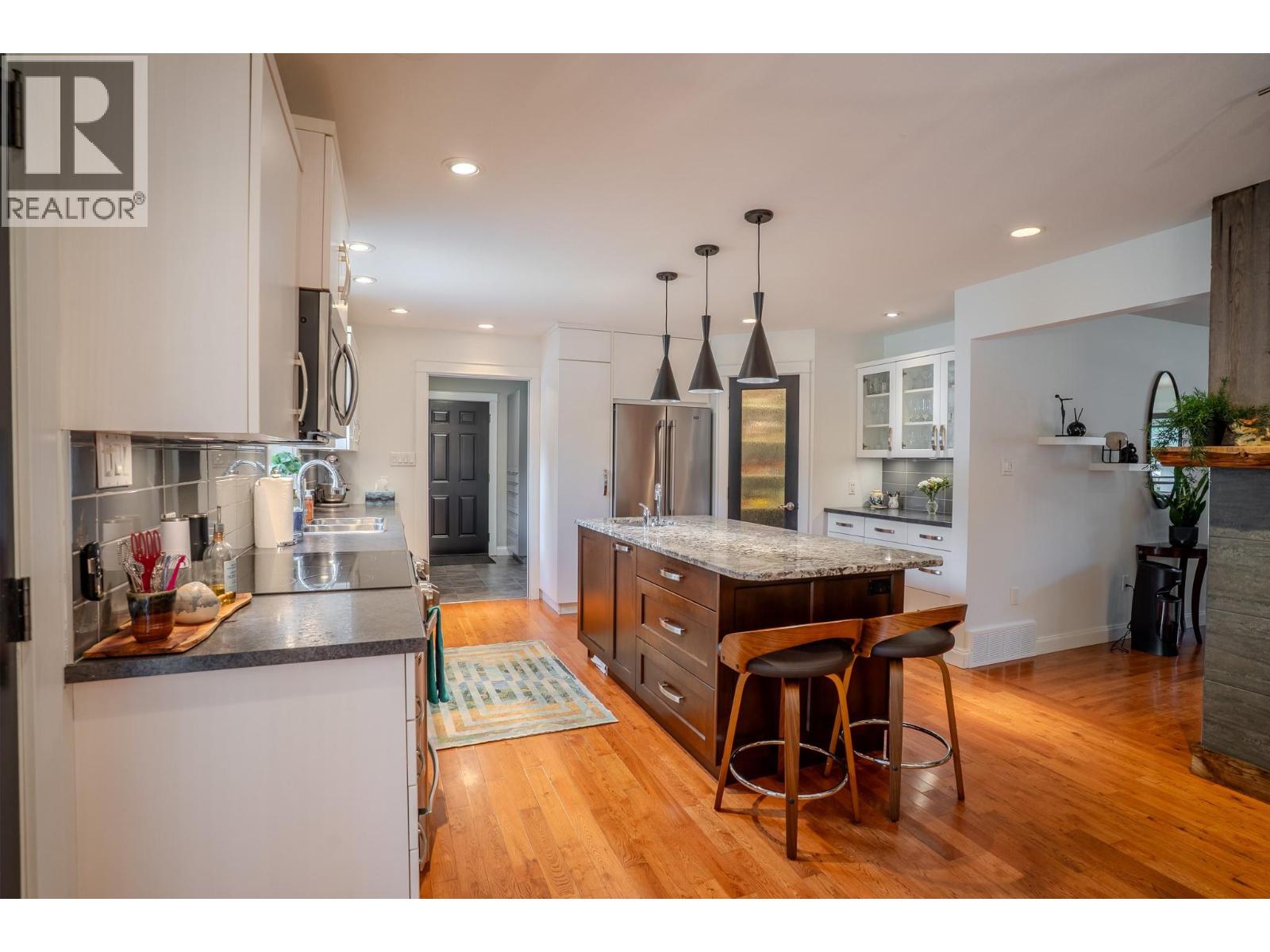 2399 Hillen Crescent, Magna Bay, British Columbia  V0E 1M7 - Photo 6 - 10382048