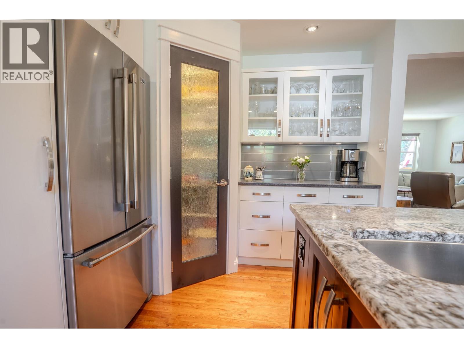 2399 Hillen Crescent, Magna Bay, British Columbia  V0E 1M7 - Photo 8 - 10382048