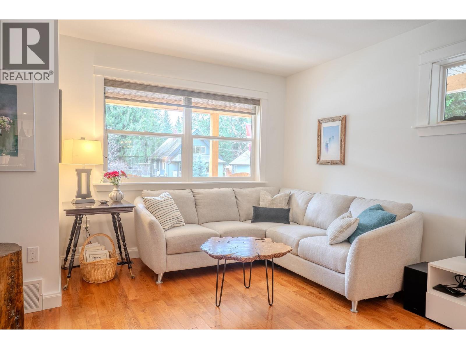 2399 Hillen Crescent, Magna Bay, British Columbia  V0E 1M7 - Photo 9 - 10382048