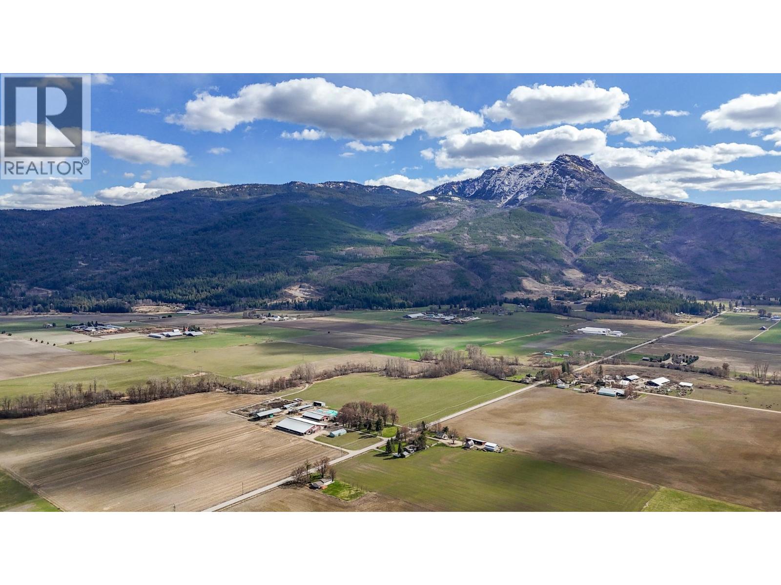 1500 Street Sw, Salmon Arm, British Columbia  V1E 3B3 - Photo 2 - 10381656