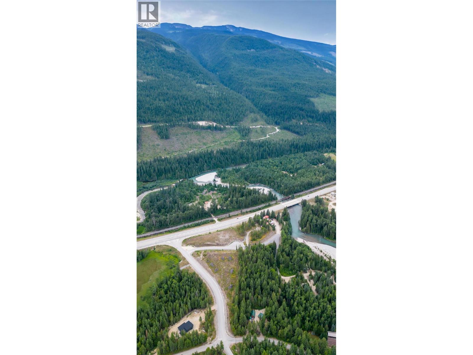 5465 Bowolin Road, Out Of Area, British Columbia  V0E 2J0 - Photo 3 - 10381909