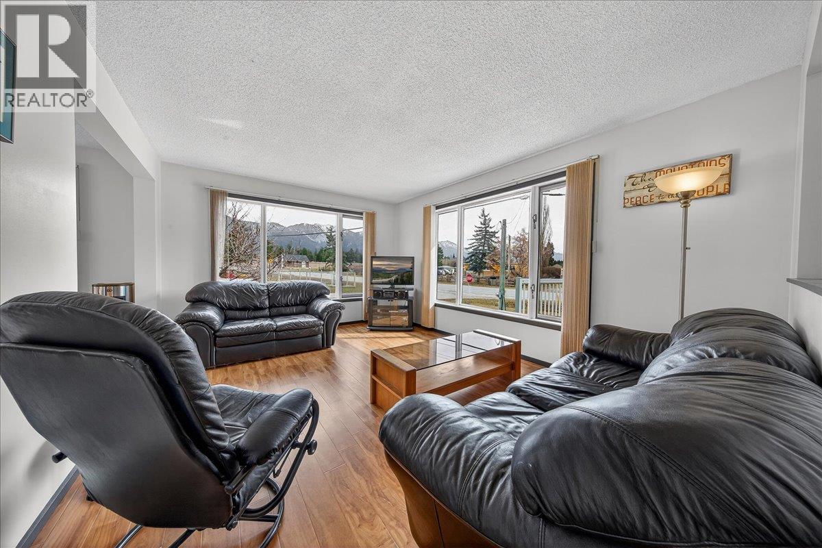 1827 Benninger Road, Windermere, British Columbia  V0B 2L2 - Photo 11 - 10381852