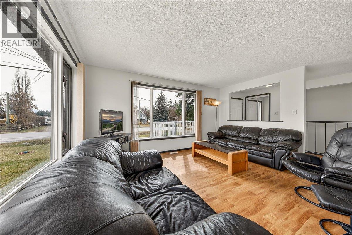 1827 Benninger Road, Windermere, British Columbia  V0B 2L2 - Photo 4 - 10381852