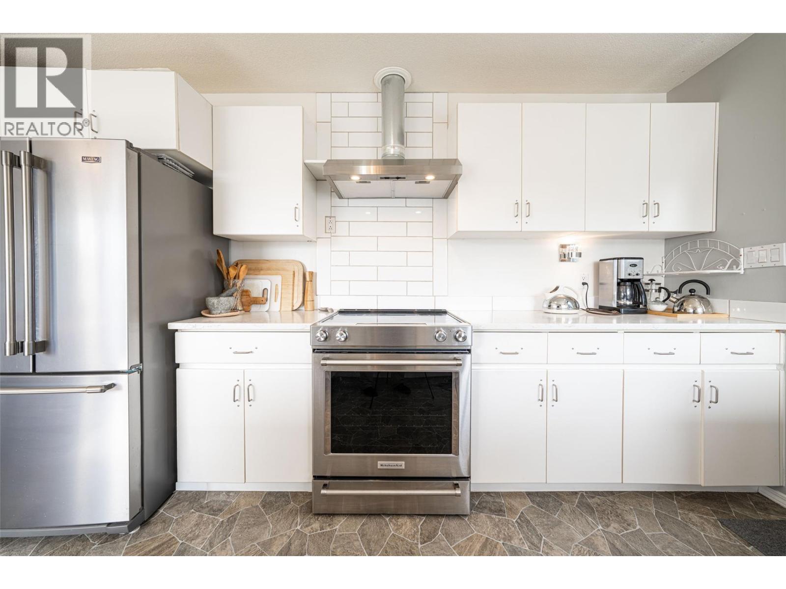 6815 Cameo Drive N, Vernon, British Columbia  V1H 1N9 - Photo 26 - 10382080