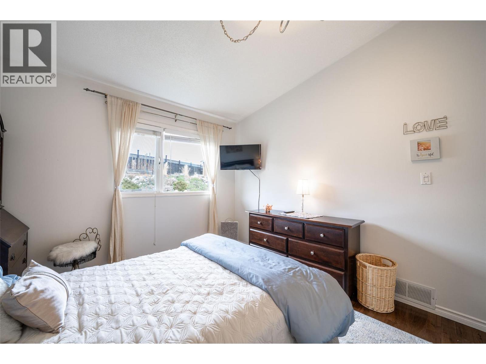 6815 Cameo Drive N, Vernon, British Columbia  V1H 1N9 - Photo 39 - 10382080