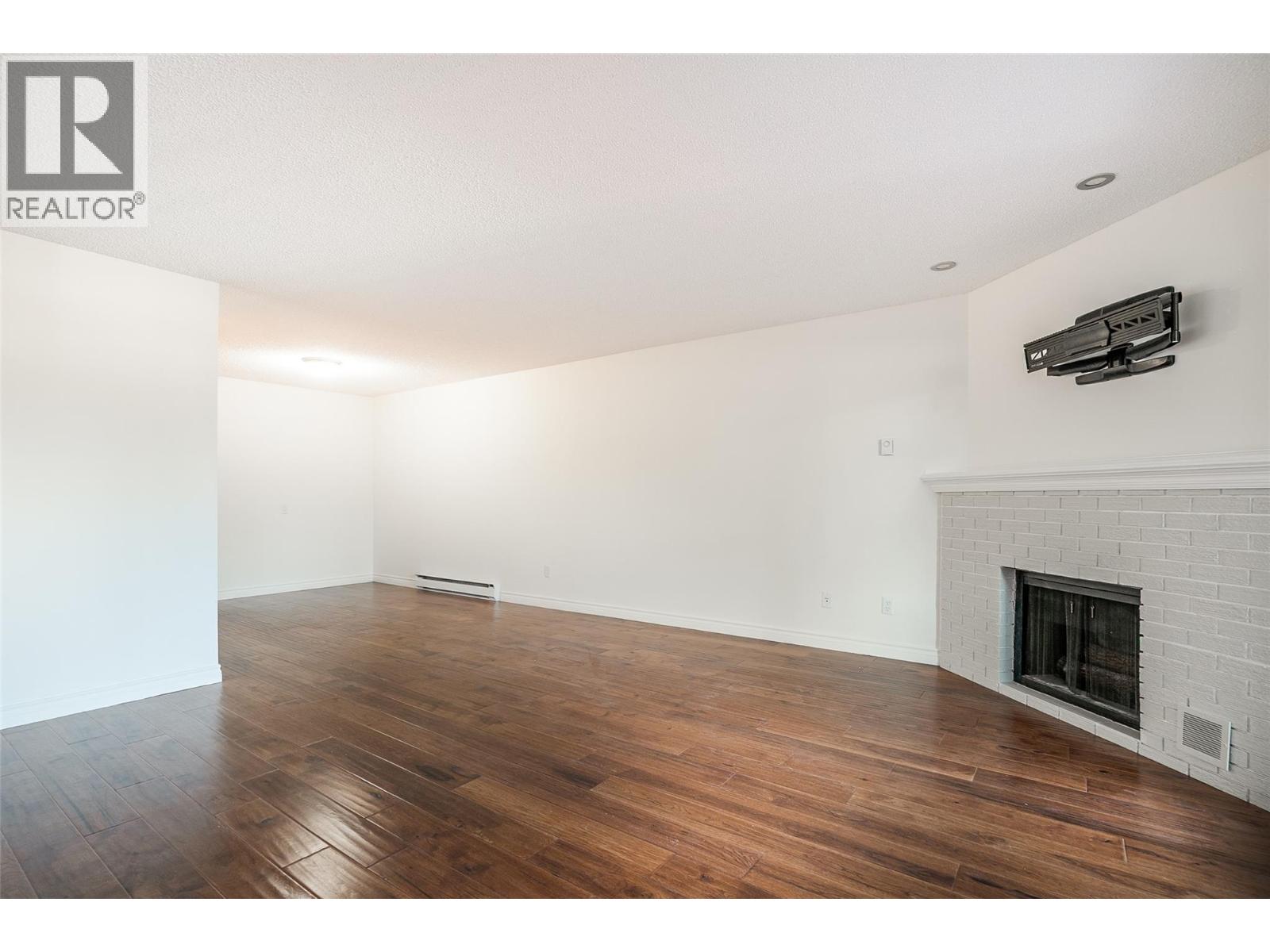 983 Bernard Avenue Unit# 206, Kelowna, British Columbia  V1Y 6P7 - Photo 5 - 10381566