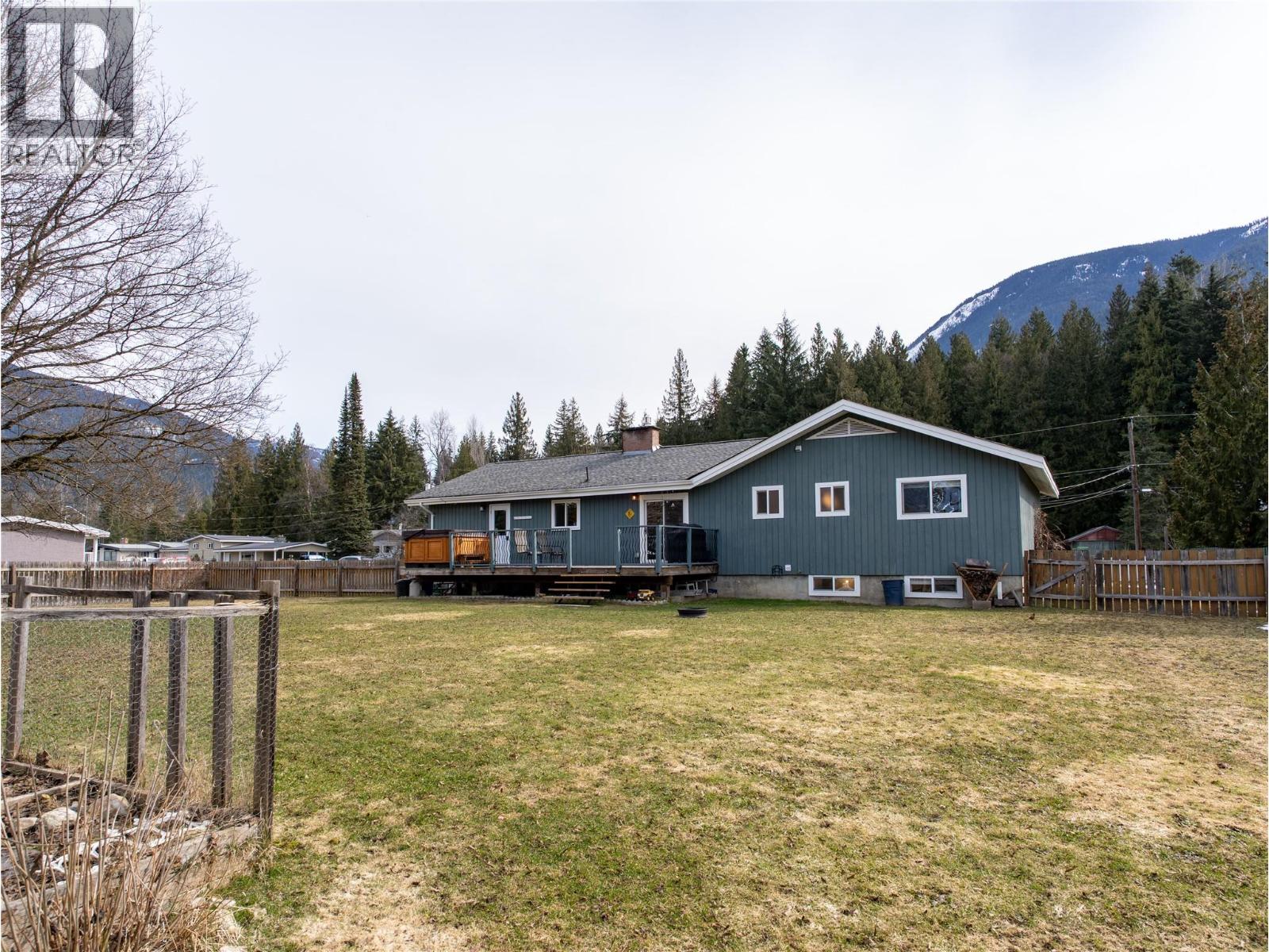 1669 Hiob Road, Revelstoke, British Columbia  V0e 2s0 - Photo 7 - 10381386