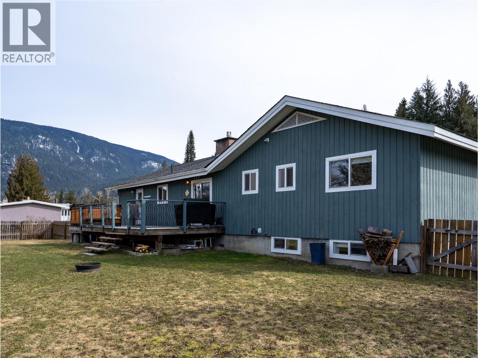 1669 Hiob Road, Revelstoke, British Columbia  V0e 2s0 - Photo 8 - 10381386