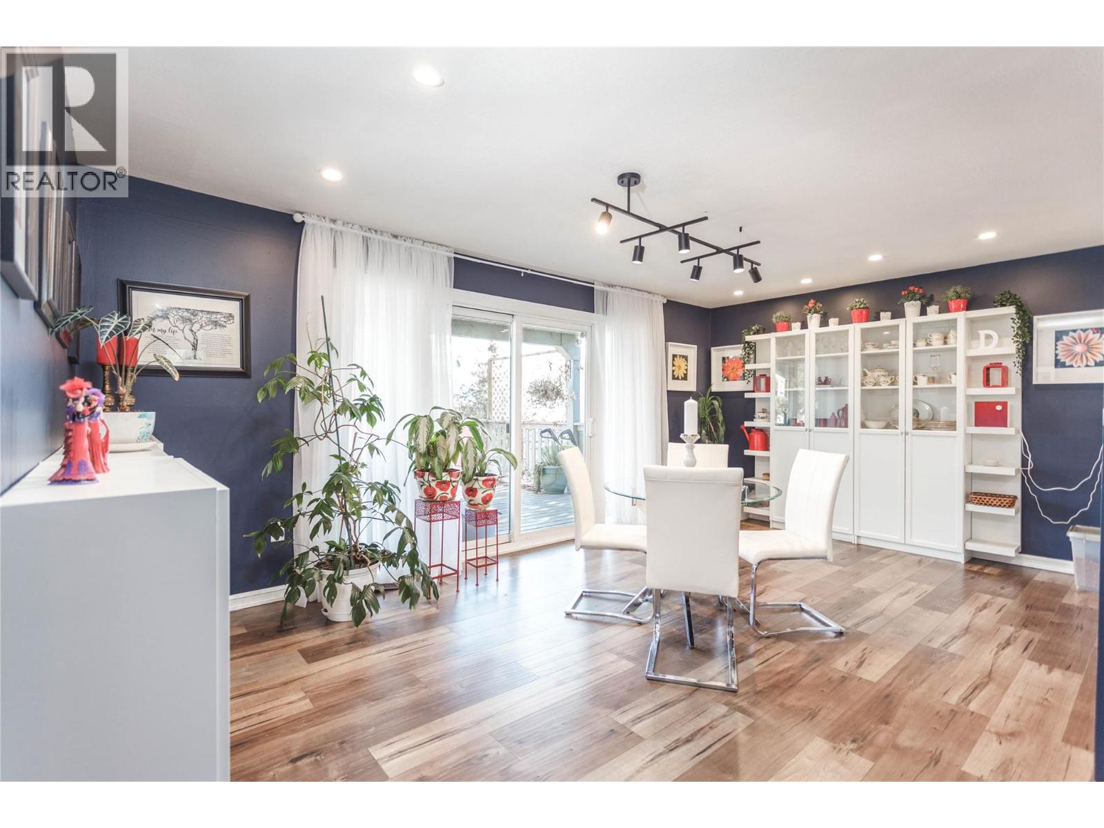 2138 Catt Avenue, Lumby, British Columbia  V0E 2G0 - Photo 11 - 10380831