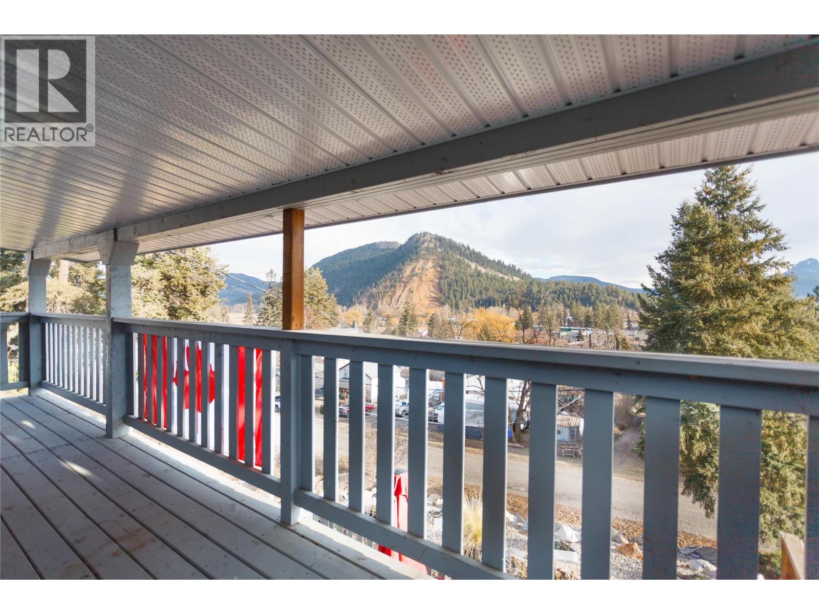 2138 Catt Avenue, Lumby, British Columbia  V0E 2G0 - Photo 4 - 10380831