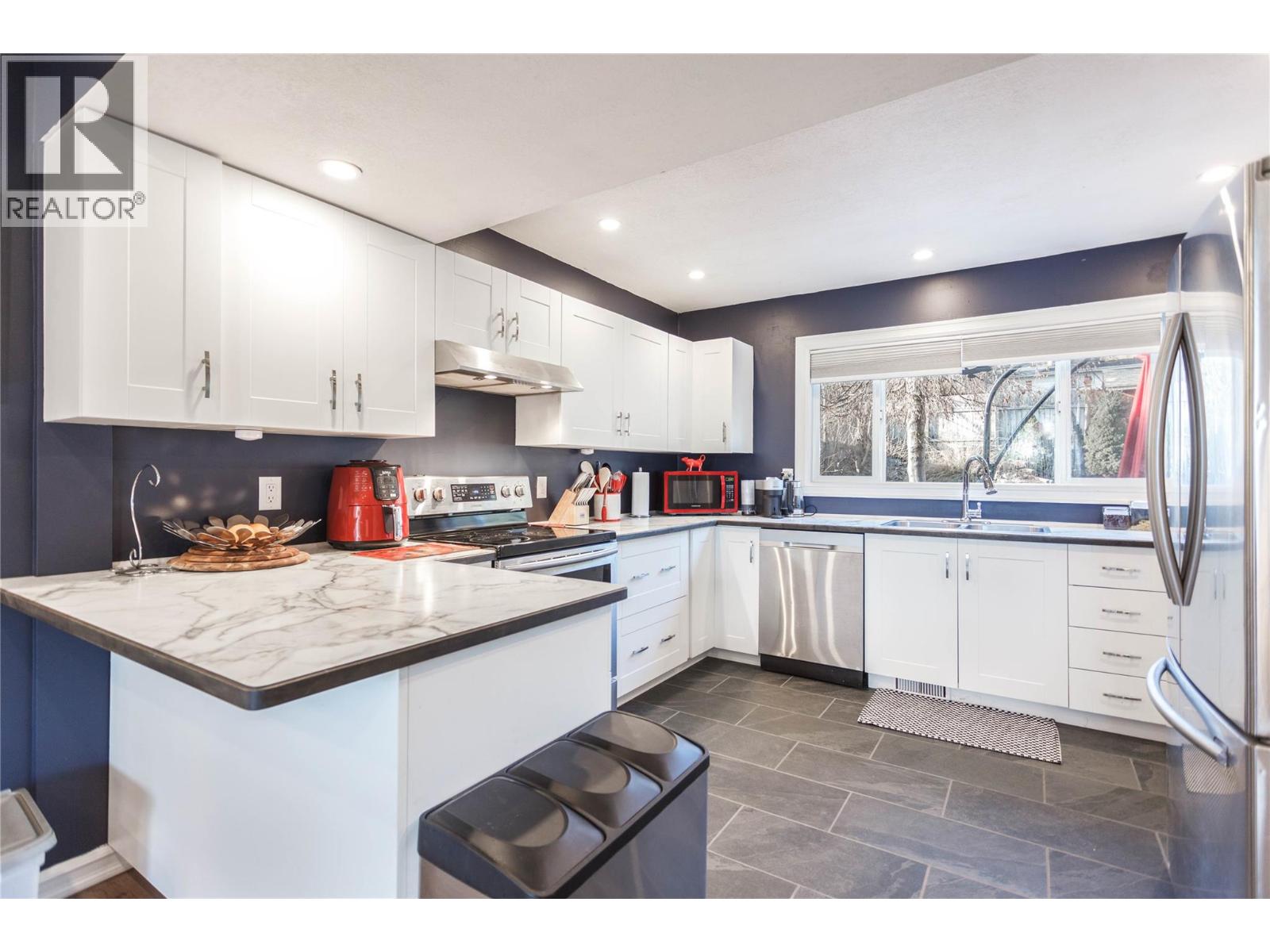 2138 Catt Avenue, Lumby, British Columbia  V0E 2G0 - Photo 5 - 10380831