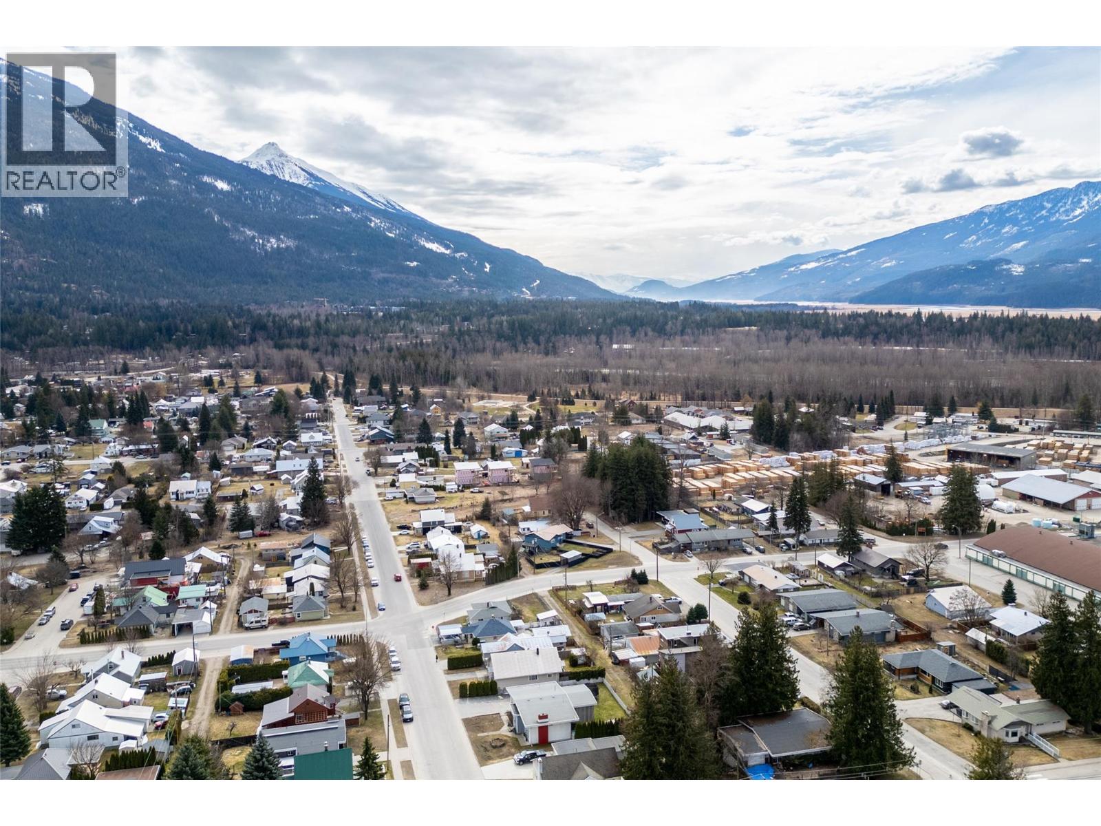 509 Eighth Street E, Revelstoke, British Columbia  V0E 2S0 - Photo 34 - 10382079