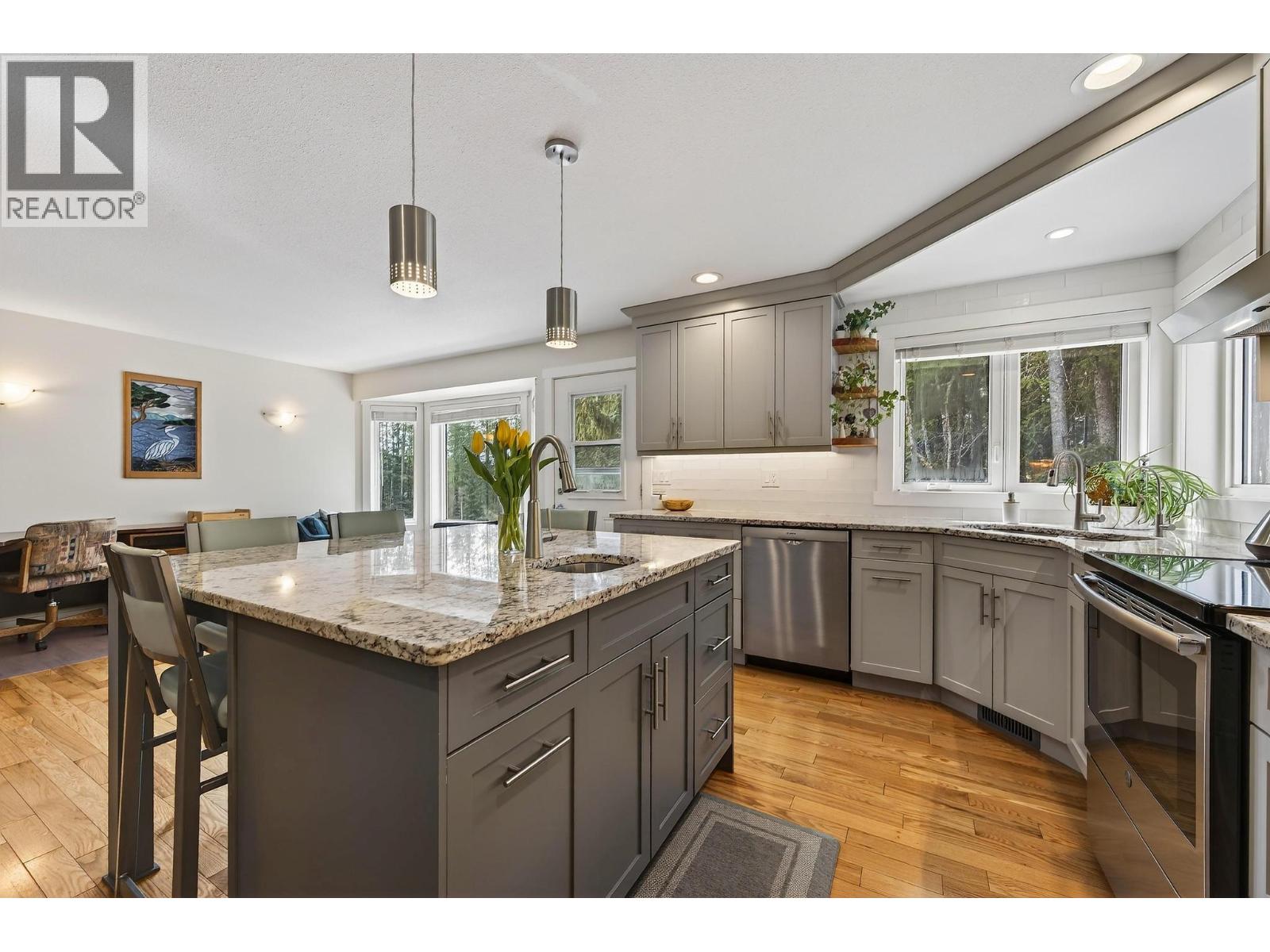 656 Lafontaine Road E, Golden, British Columbia  V0A 1H3 - Photo 10 - 10382072