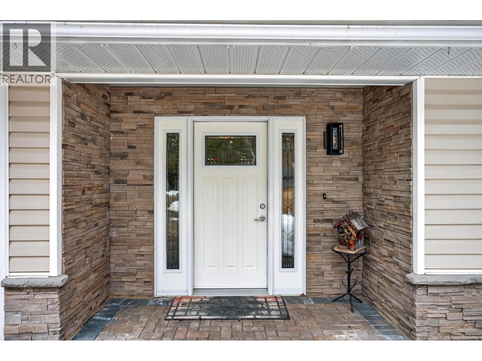 656 Lafontaine Road E, Golden, British Columbia  V0A 1H3 - Photo 4 - 10382072