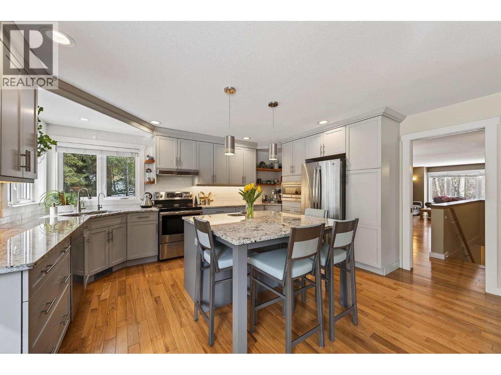 656 Lafontaine Road E, Golden, British Columbia  V0A 1H3 - Photo 6 - 10382072