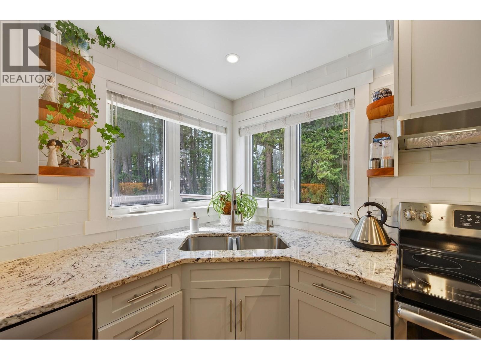 656 Lafontaine Road E, Golden, British Columbia  V0A 1H3 - Photo 7 - 10382072