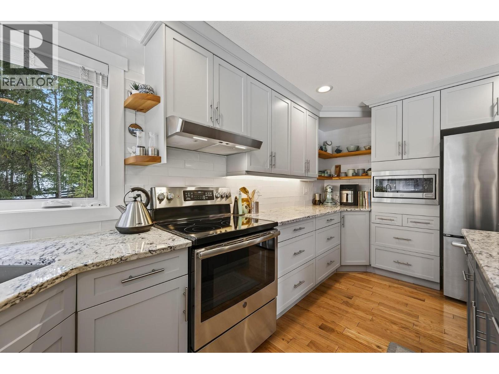 656 Lafontaine Road E, Golden, British Columbia  V0A 1H3 - Photo 8 - 10382072