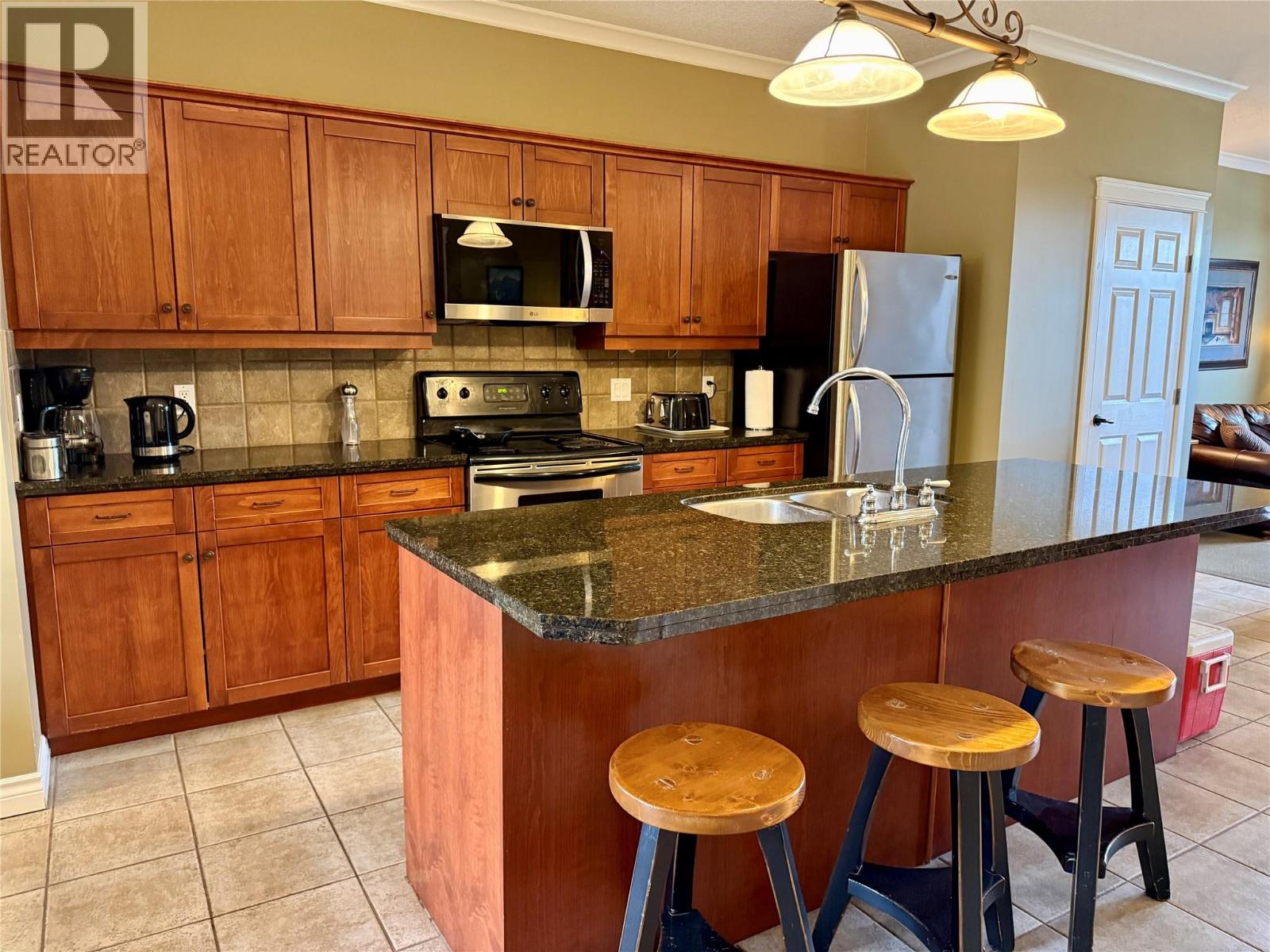 200 Bighorn Boulevard Unit# 233, Radium Hot Springs, British Columbia  V0A 1M0 - Photo 6 - 10382100