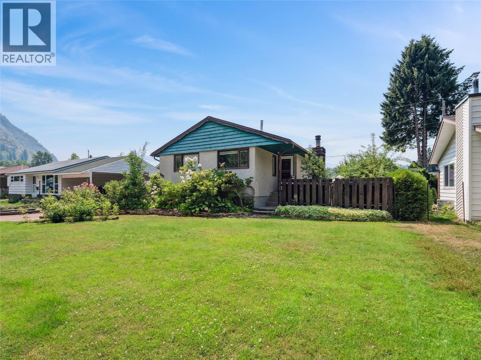 1150 Marianna Crescent, Trail, British Columbia  V1R 1E1 - Photo 54 - 10381730