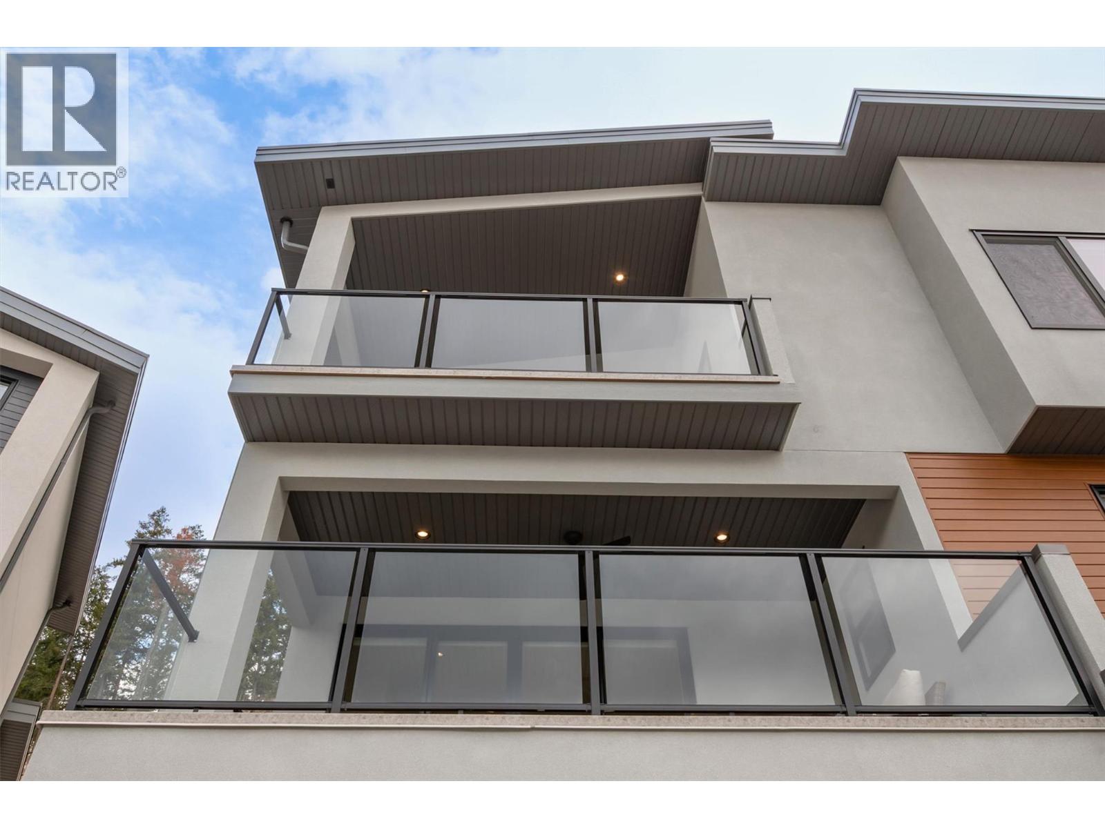 5066 Morrison Court, Peachland, British Columbia  V0H 1X2 - Photo 3 - 10381759