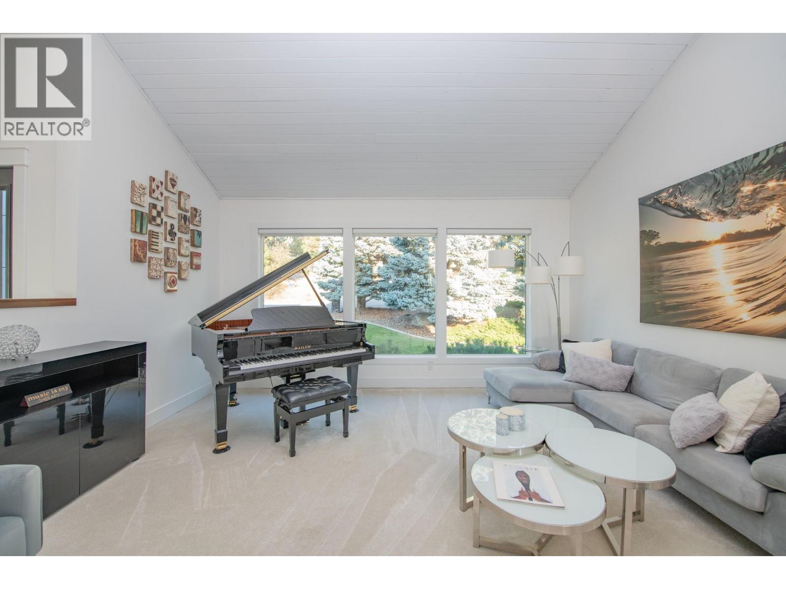 702 Cypress Drive, Coldstream, British Columbia  V1B 2X9 - Photo 12 - 10382109